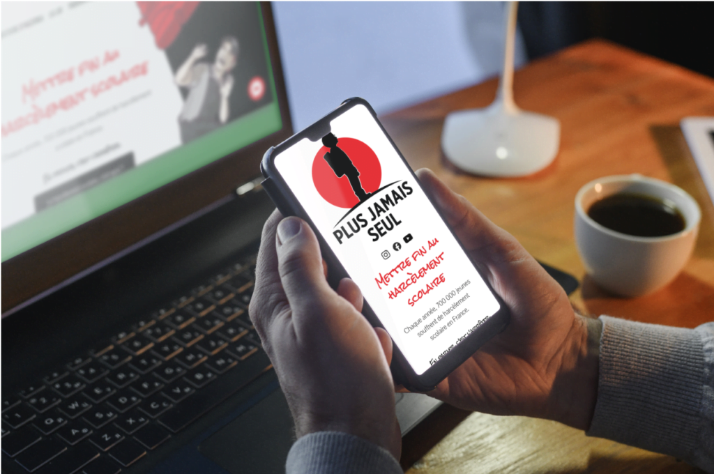 Plus Jamais Seul, website against school bullying created by Flowr Agency for the singer Hazerka