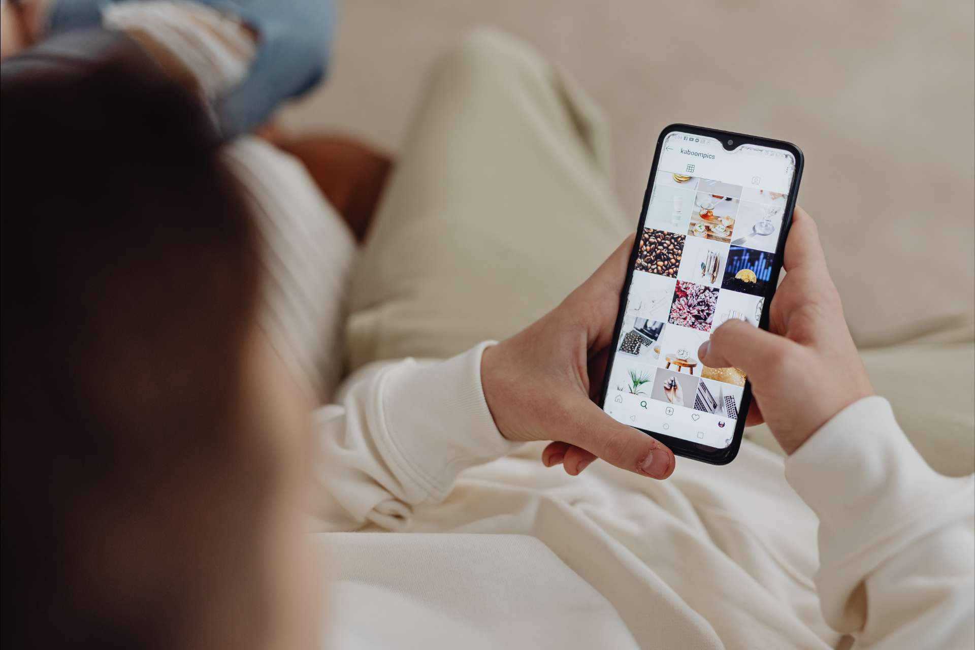 Instagram carousel watch time